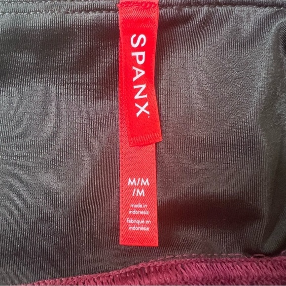 Spanx Red Velvet Leggings Size Medium - Picture 9 of 10